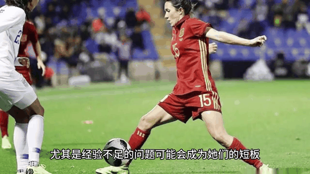 世界女足运动员在赛场上闪耀光芒